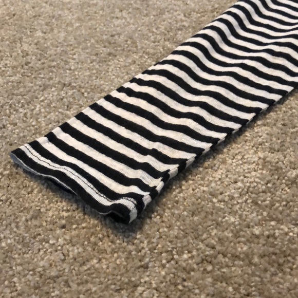 Black and white stripped top Size S - Picture 4 of 4